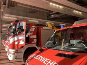 Feuerwehrfahrzeuge in der Wache der Berufsfeuerwehr Stadt Bern
